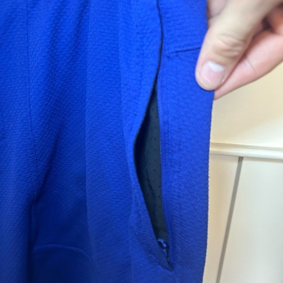 Mens Lululemon activewear shorts - Picture 4 of 8